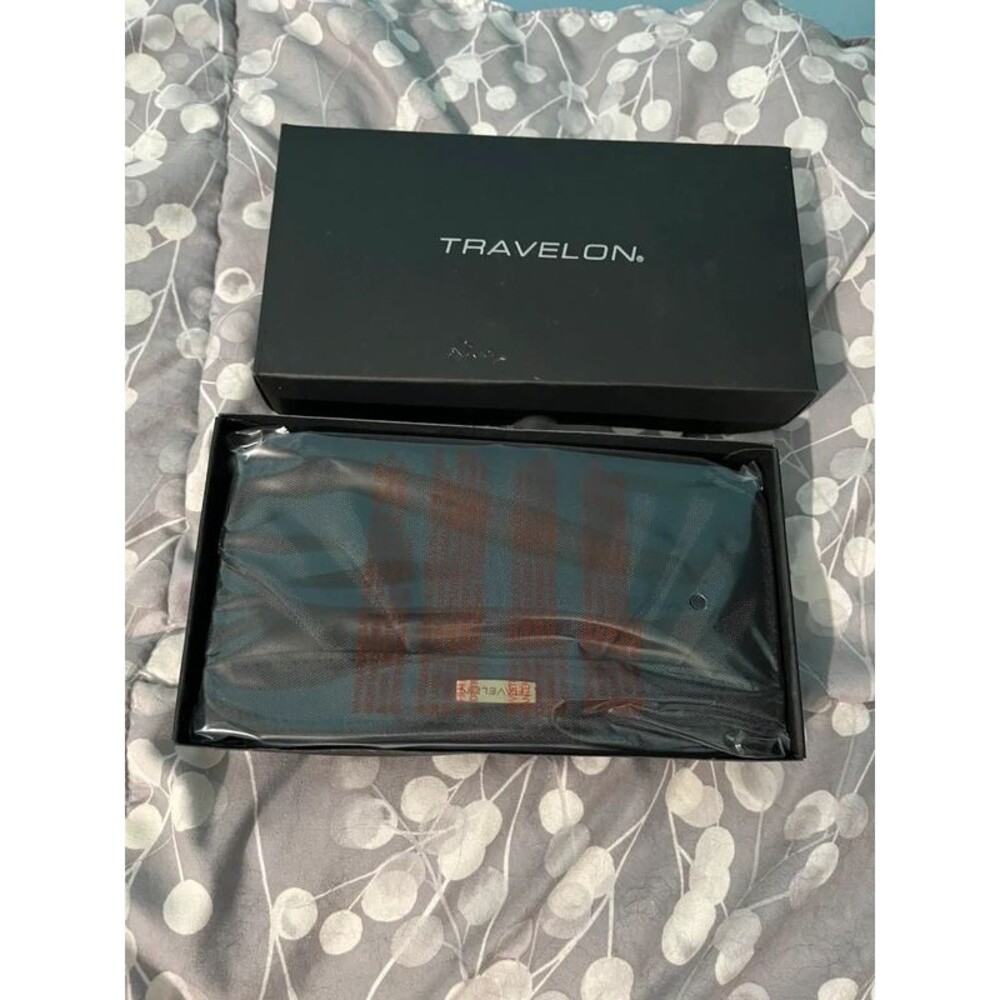 Travelon RFID blocking Clutch Wallet